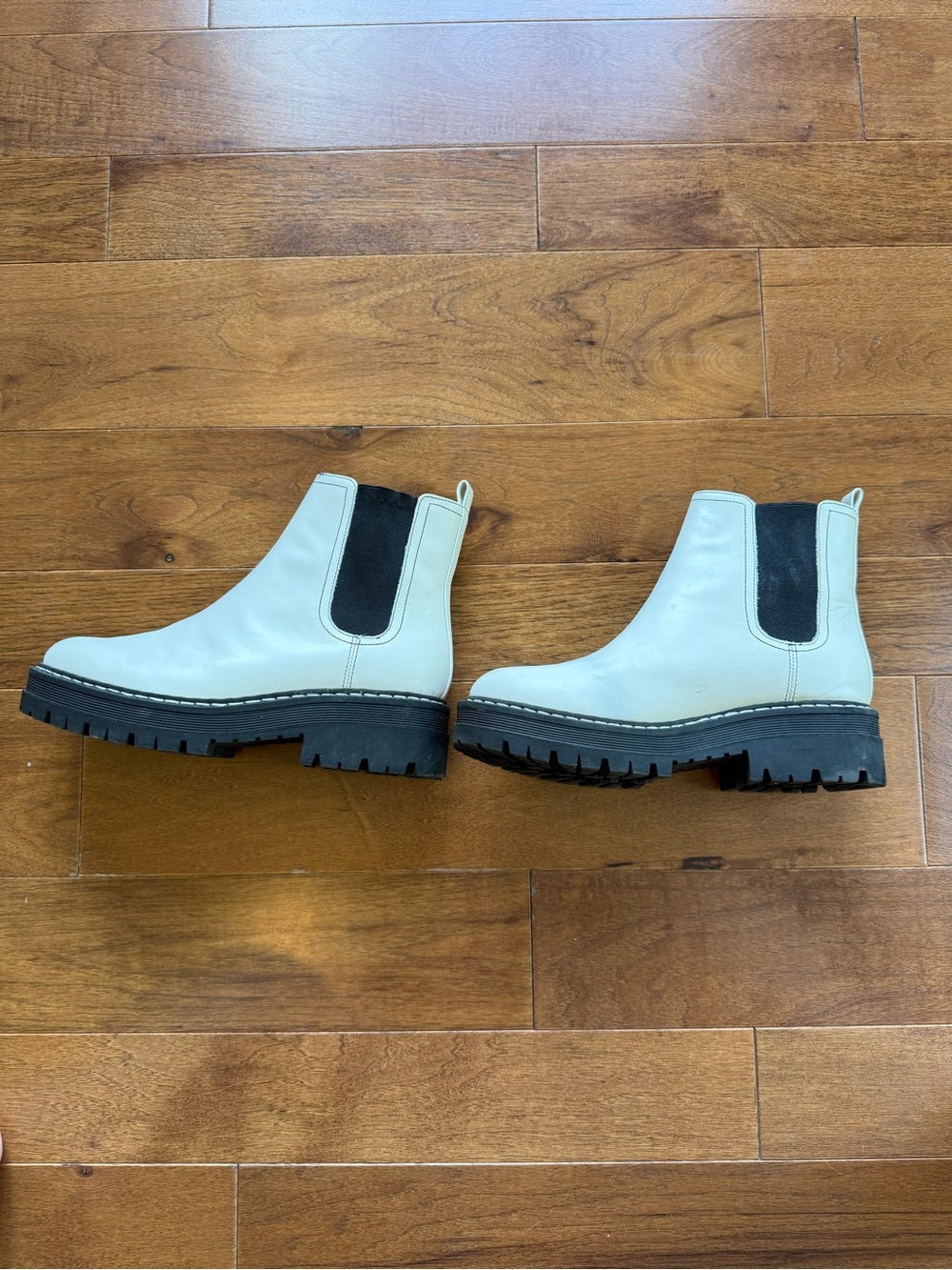Marc Fisher Padmia Chelsea Boot -Ivory. Womens 7.5